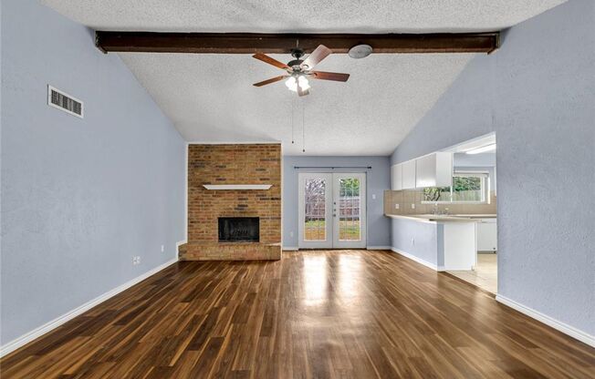 Nice 3 Bedroom, 2 Full Bath Home Located in SW Ft. Worth!