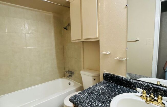 1 bed, 1 bath, 700 sqft, $1,250, Unit 2021