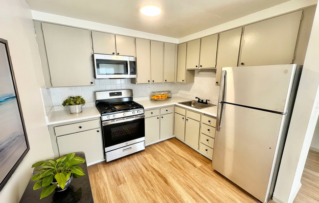 Explore this stylish kitchen, equipped with modern appliances and sleek design.