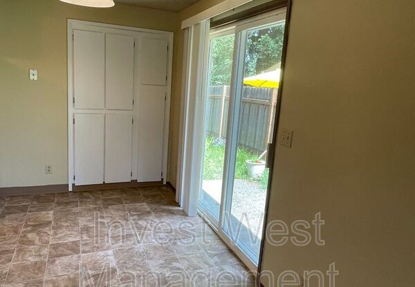 708 NE 105 ST