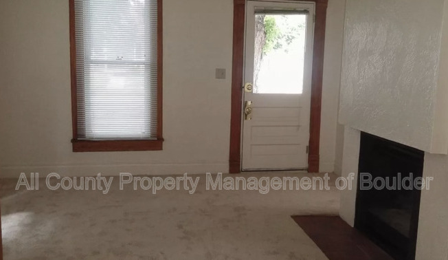 3 beds, 1 bath, $2,700