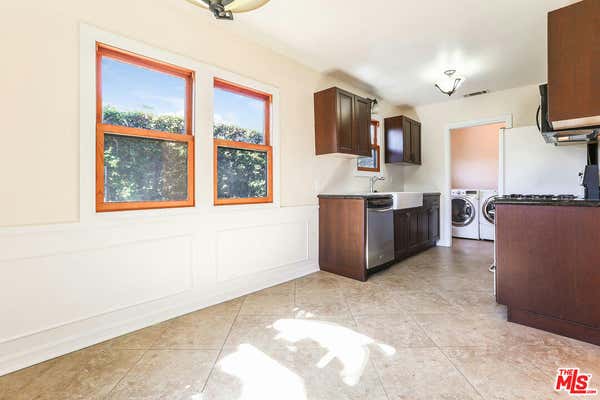 2 beds, 1 bath, 960 sqft, $3,250