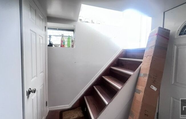 609 E 49 ST