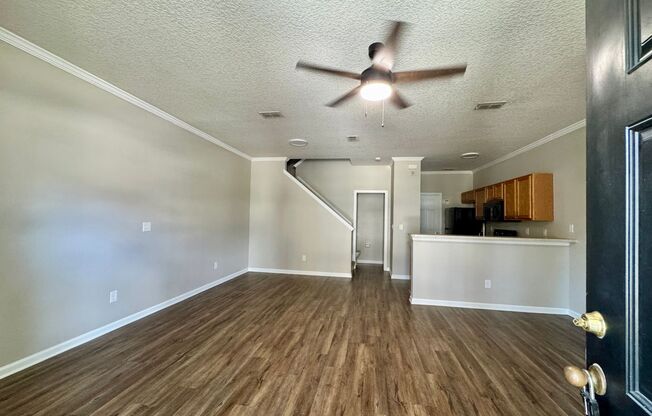 Live Easy in this 3 bedroom, 2.5 bath located in Plantation Village, Orange Park!