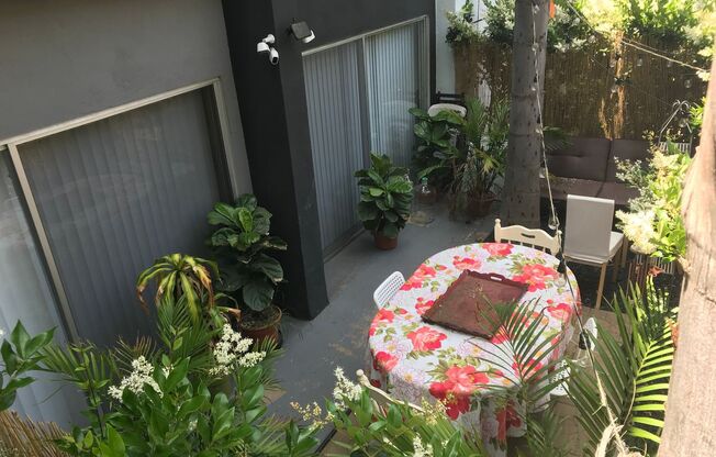 1 bed, 1.5 baths, 750 sqft, $1,998, Unit 100