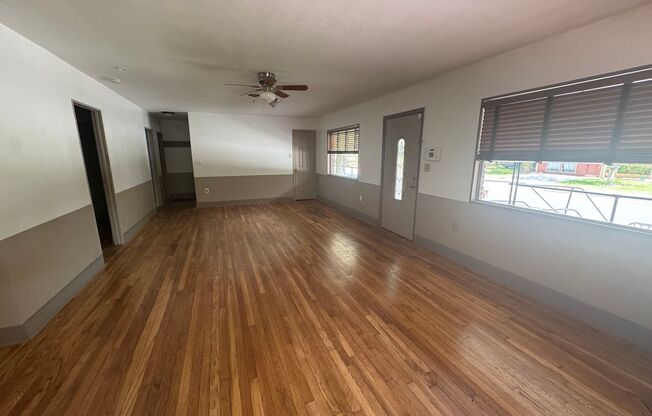 6/3 within Walking Distance to Campus!!
