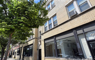 4500 W FULLERTON AVE