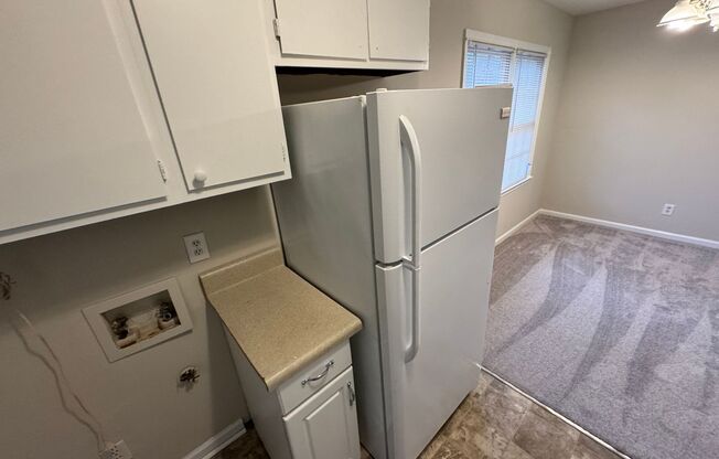 3 beds, 2 baths, 1,044 sqft, $950, Unit 2243