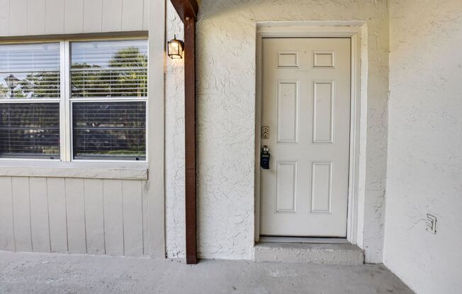 Well appointed 2/2 1st floor condo in beautiful Winter Garden. Available Now!