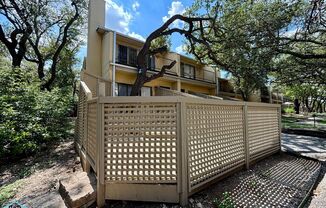 2 beds, 2.5 baths, $1,295