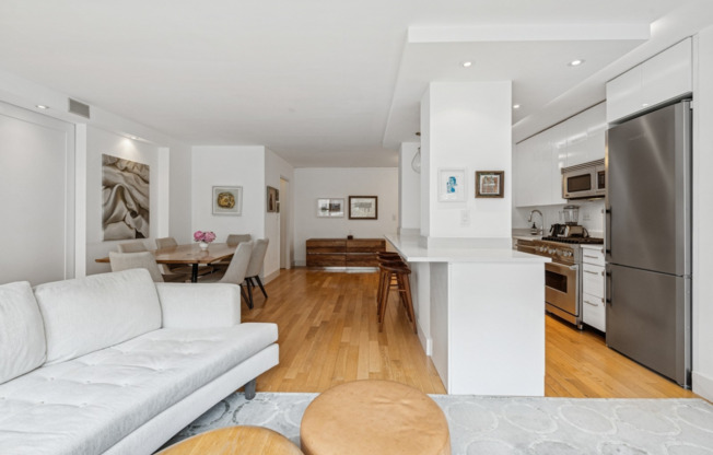 2 beds, 2 baths, $8,500, Unit 406