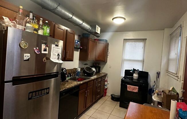 4 beds, 1 bath, $3,000