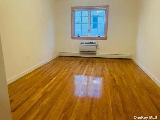 2 beds, 3 baths, 2,100 sqft, $4,000