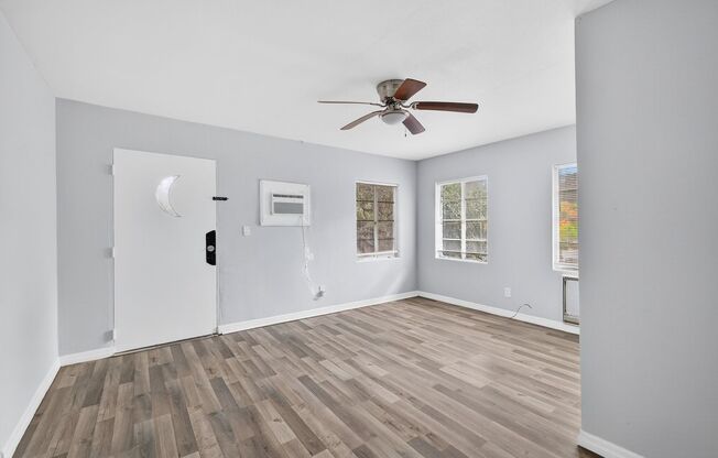 2 beds, 1 bath, 740 sqft, $1,400, Unit Unit A