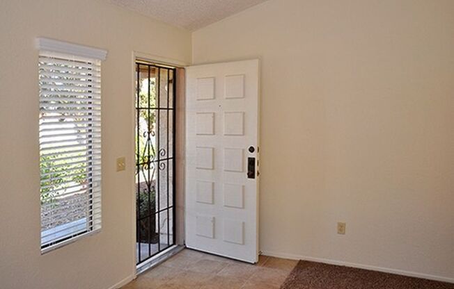 Lovely single level end unit in Tanglewood including Private Patio and Amenities!!!
