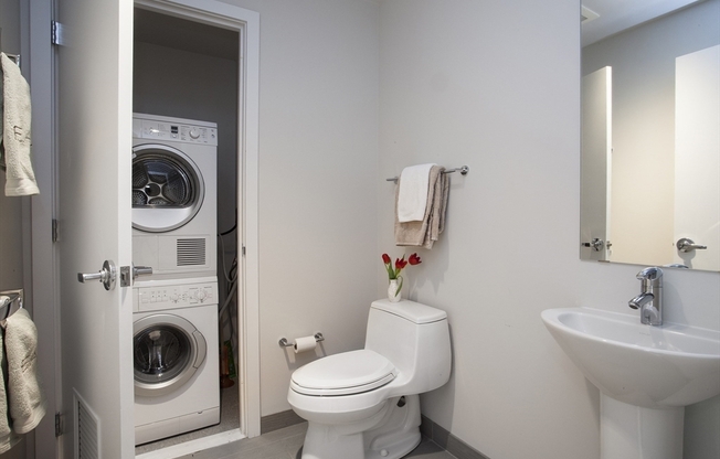 1 bed, 1.5 baths, 1,035 sqft, $5,500, Unit 22H