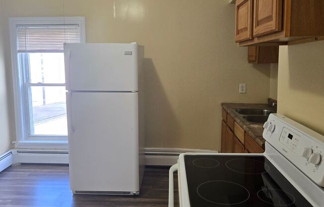 3 beds, 1 bath, 1,000 sqft, $1,450, Unit Unit 2