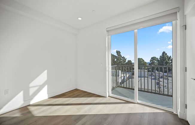 3 beds, 3 baths, 938 sqft, $3,188.57, Unit 606