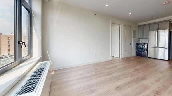 2 beds, 1 bath, 750 sqft, $3,300, Unit 7F