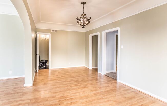 325-327 1/2 N. Stanley Ave.