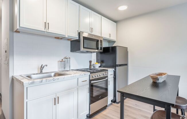 Studio, 1 bath, 340 sqft, $1,049, Unit 309