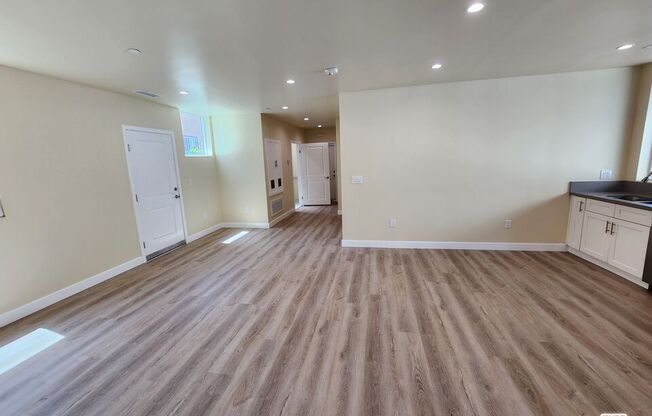 2726 S COCHRAN AVE