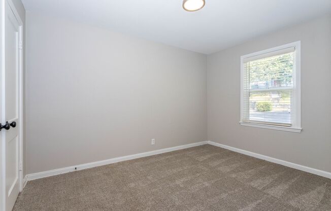 2 beds, 1 bath, 1,050 sqft, $1,900, Unit 4043