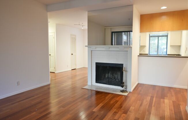 Beautiful and Updated South Palo Alto End Unit Condo with 2 Master Suites!