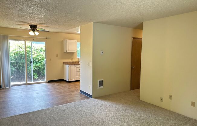 3 beds, 1 bath, 906 sqft, $1,849, Unit 15