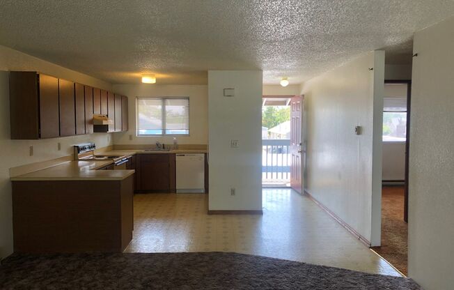 2 beds, 1 bath, 712 sqft, $1,050, Unit 38