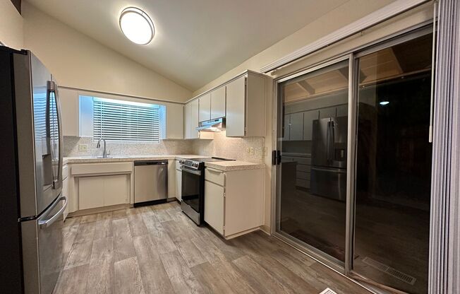 2 beds, 2 baths, $2,500, Unit 4369