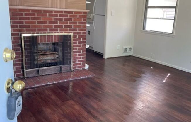 Charming 2-Bedroom Home in Prime Milwaukee Location