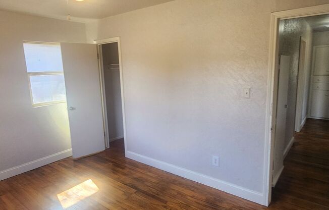 3 beds, 1 bath, $875