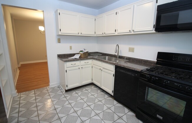 2 beds, 1.5 baths, $1,900, Unit Unit #3A