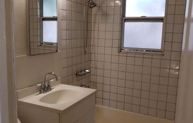 2 beds, 1 bath, $2,280, Unit 4353