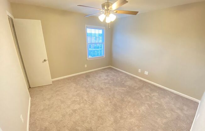 2 beds, 1.5 baths, 832 sqft, $1,050, Unit 845 Oakwood Villa