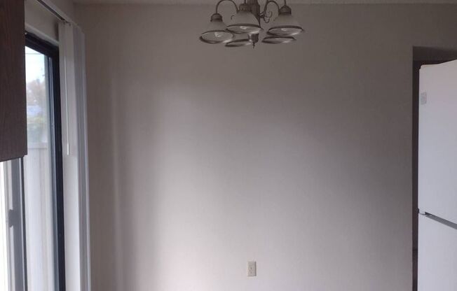 2 beds, 1 bath, 907 sqft, $1,100, Unit B103