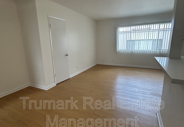 337 E TUJUNGA AVE