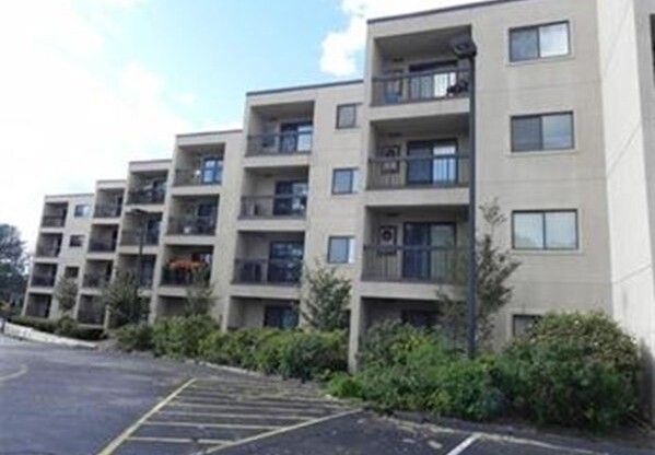 677 QUINCY SHR DR