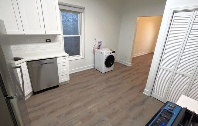 2 beds, 1 bath, $1,995, Unit 1921-2