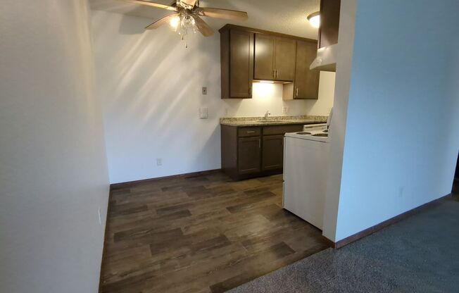 2 beds, 1 bath, 700 sqft, $850, Unit 1034-058