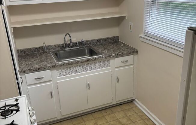 1 bed, 1 bath, $995, Unit 2808 Rudy Road
