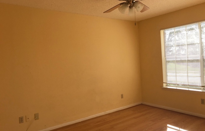 2 beds, 1 bath, $1,495, Unit # #C 203