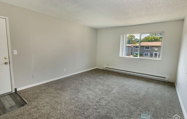 2 beds, 1 bath, 702 sqft, $1,550, Unit 33