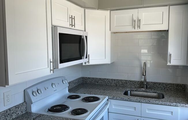 ONE BEDROOM ONE BATHROOM NEWLY RENOVATED APARTMENT
