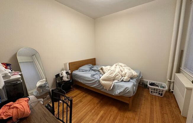 2 beds, 1 bath, 750 sqft, $3,200, Unit 33