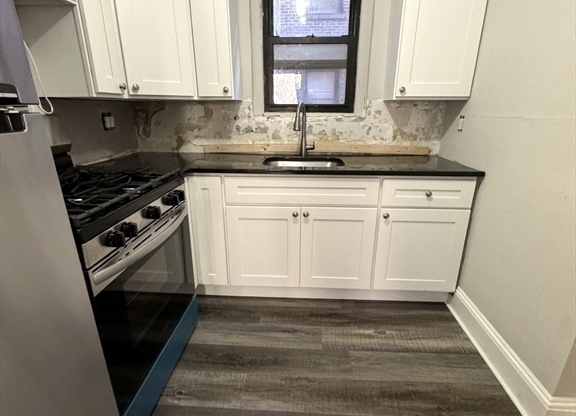 1 bed, 1 bath, 700 sqft, $2,200, Unit 11