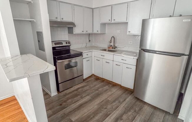 6250 N Kenmore Ave 207
