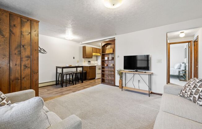 2 beds, 1 bath, $995, Unit #1