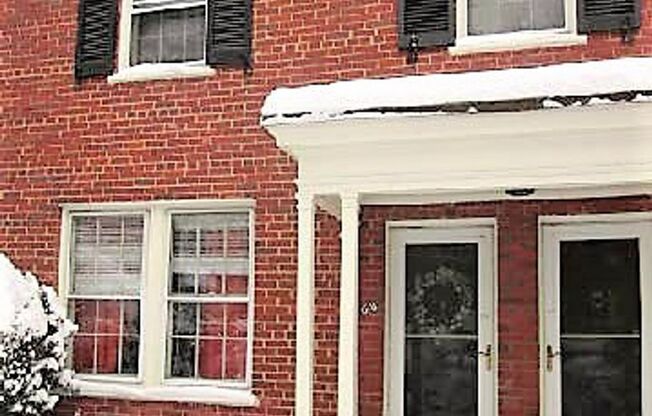 Charming 1 Bed 1 Bath Townhome Style Condo In Historic Arlington Village